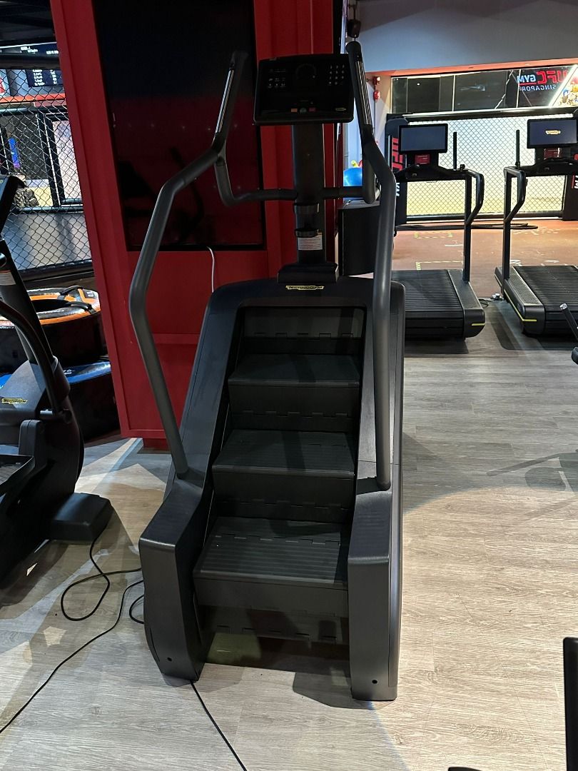 Technogym stair online climber price
