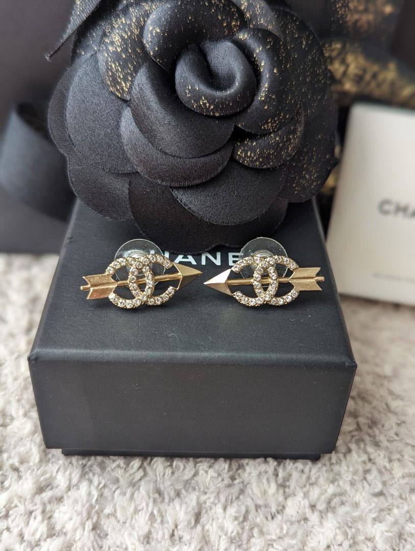 Chanel CC A19K Logo Arrow Timeless Crystal GHW Logo Earrings box, Women's  Fashion, Jewelry & Organisers, Earrings on Carousell
