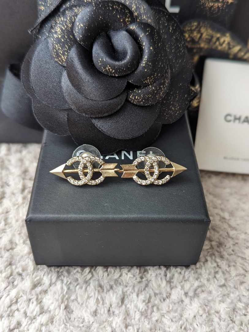 Chanel CC A19K Logo Long dangling Drop earrings pearl crystal box