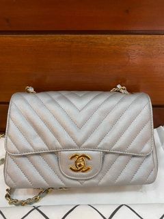 (Category: ) located in . Submitted by livewithBAGS (Listing ID 1241258670, Image 1). Description: .