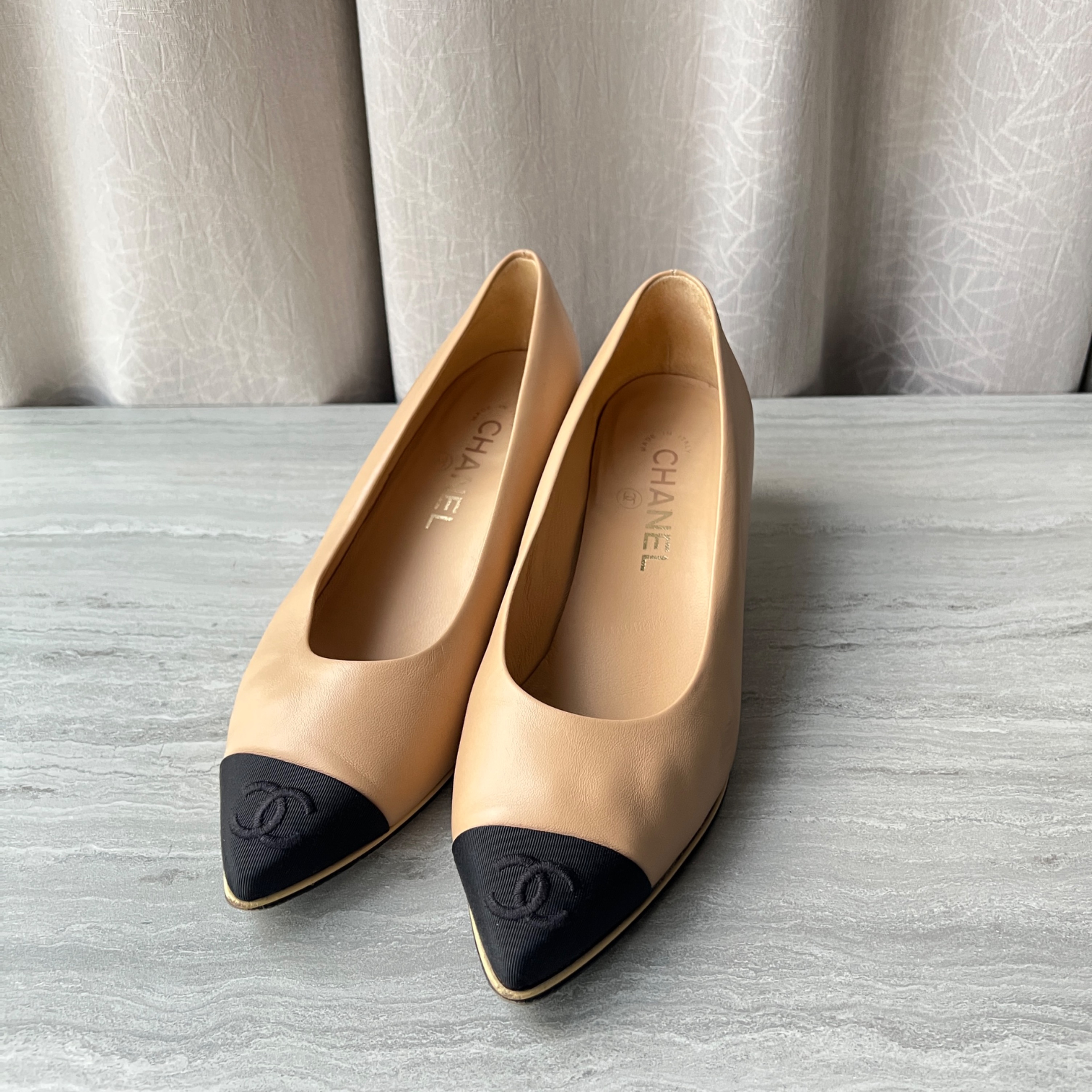 Chanel pumps beige and black shop