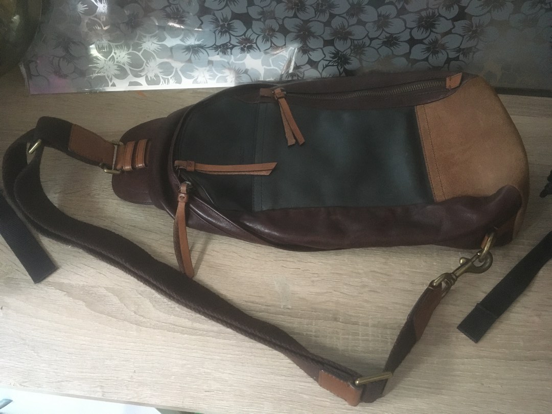 handbag coach spacious and attractive shoulder cum sling bag