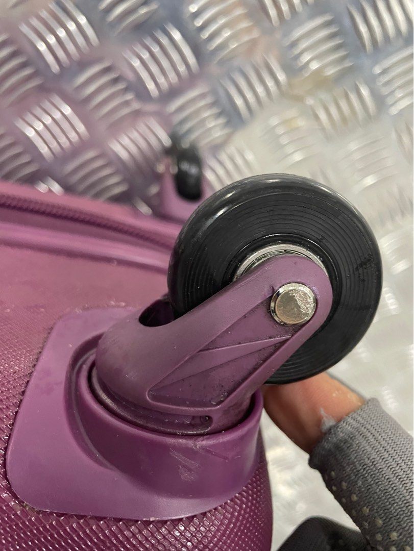 Delsey 行李箱輪子維修 斧工製作 repairing and replacement of Delsey wheels , 興趣及