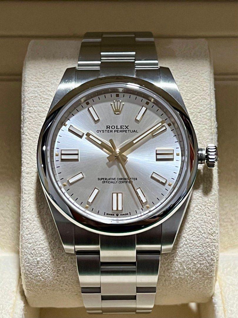 FS/FT 2022 Oyster Perpetual 41 Complete set (Category: Luxury Watches) located in Quezon City. Submitted by themanilawatchguy (Listing ID 1241379476, Image 3). Description: FS/FT ‘22 ROLEX OYSTER PERPETUAL 41 •Ref. 124300 / 41mm case •Sunburst silver dial •Warranty valid until Sept 2027 •Some protective stickers still intact •9.8/10 condition •Complete set Open to trading with reasonably priced watches subject to my preference. Trade value is fix