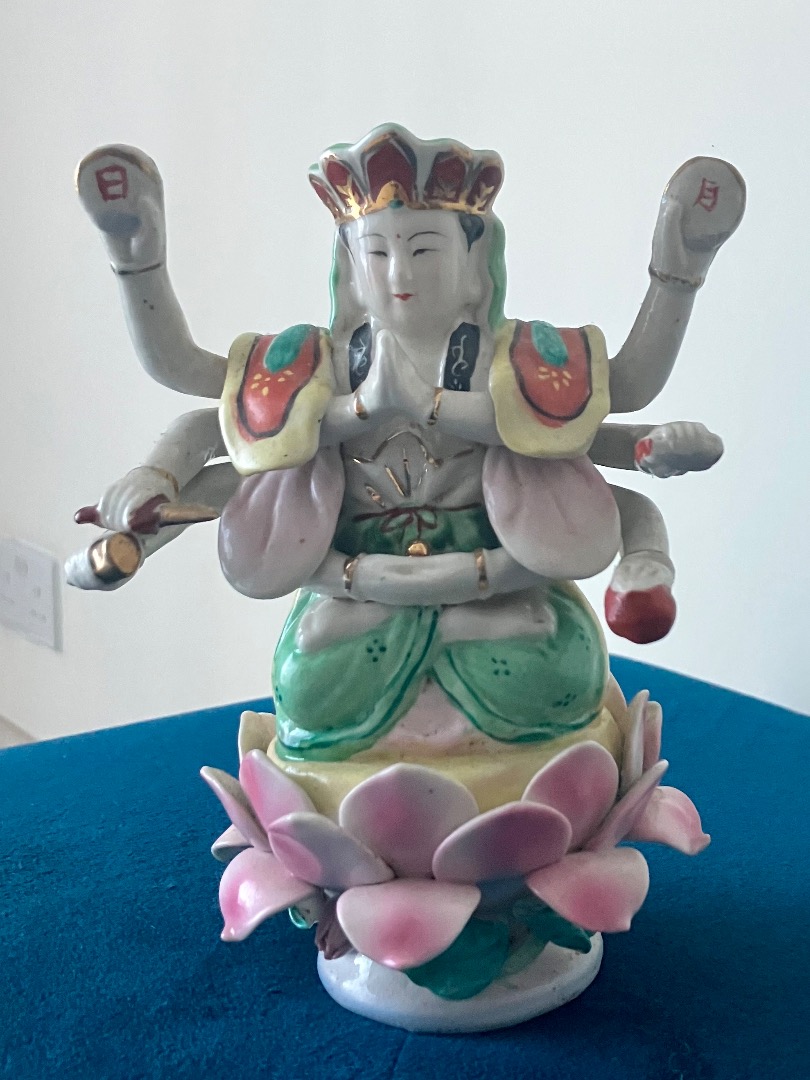 Guan Yin porcelain figurine, Hobbies & Toys, Memorabilia & Collectibles