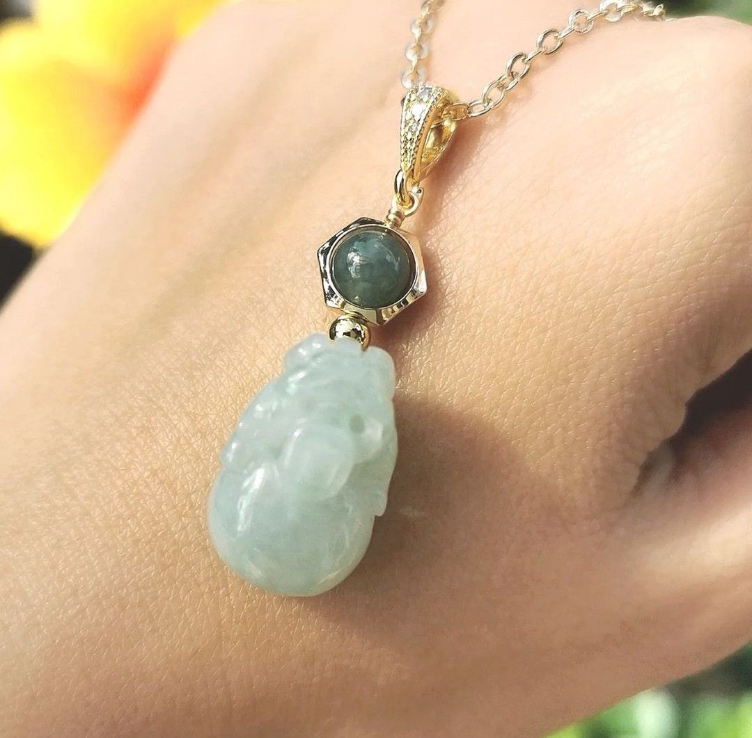 Jade lion pendant hot sale