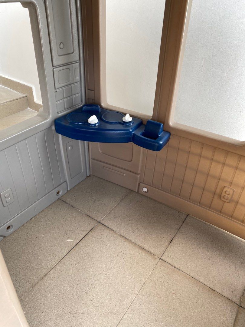 Little Tikes Outdoor Playhouse Blue Roof, Hobbies & Toys, Toys & Games