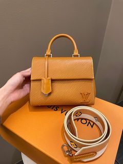 Louis Vuitton Cluny Mini Quartz EPI