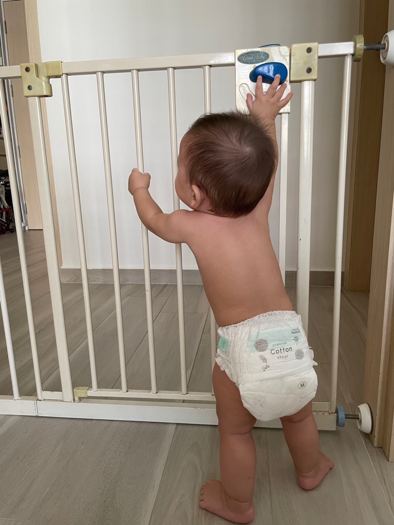 Lucky baby safety gate with wall bumpers, Babies & Kids, Baby Nursery