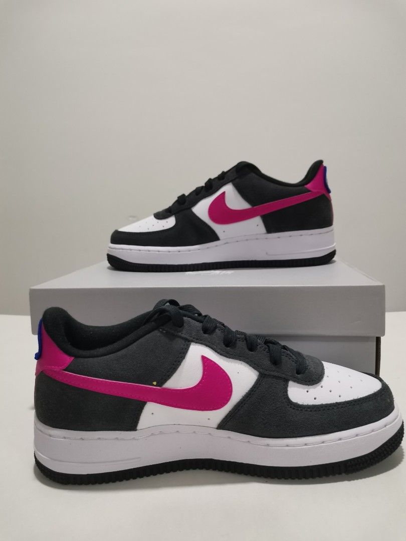 Black nike with pink swoosh deals