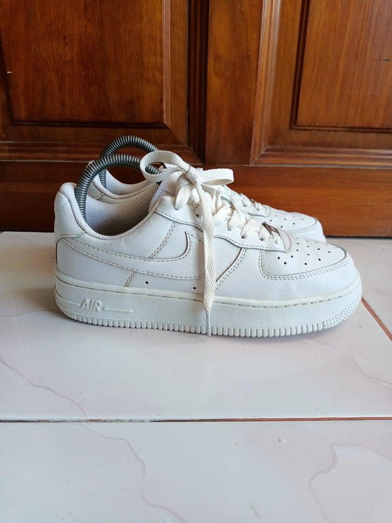 Nike air force triple white on Carousell