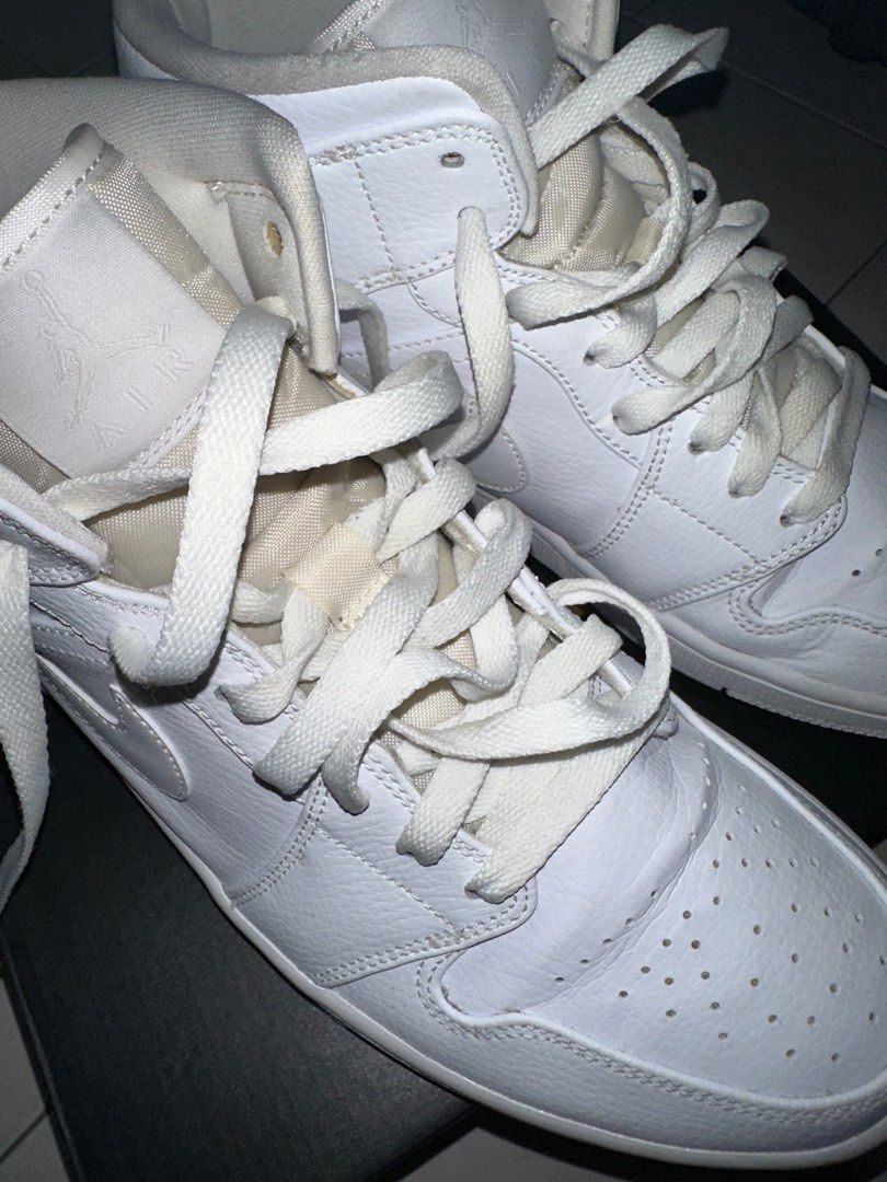 nike white jordan 1 mid