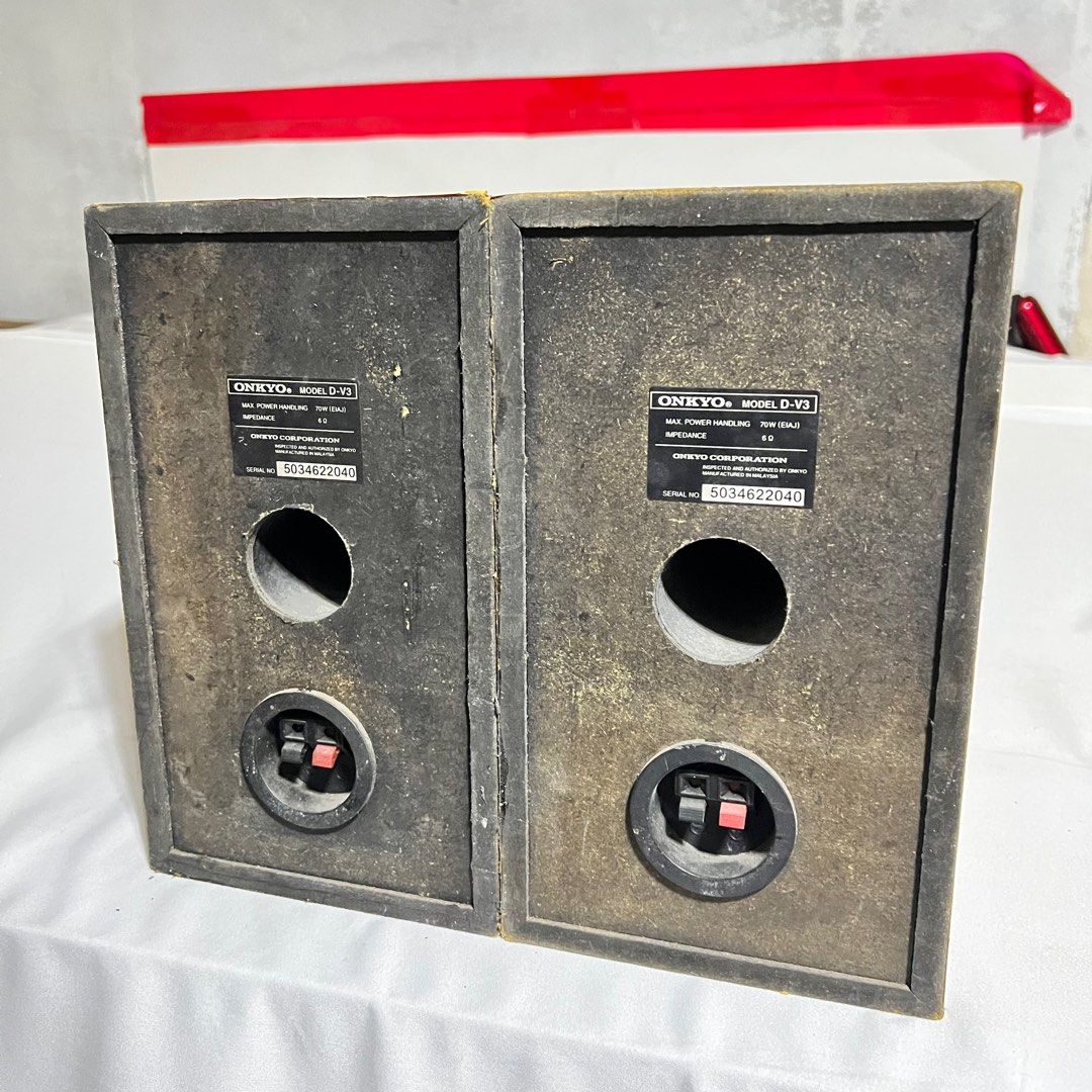 Onkyo Bookshelf speakers (Category: Soundbars, Speakers & Amplifiers) located in Quezon City. Submitted by anythingthriftyph (Listing ID 1241203791, Image 2). Description: .