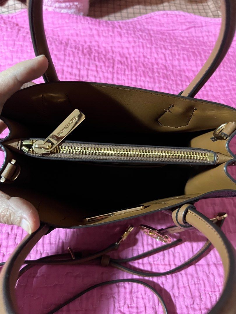 ORIGINAL MK Mercer Medium Bag (Category: Luxury Bags & Wallets) located in Padre Garcia. Submitted by riailagan49560 (Listing ID 1241222851, Image 2). Description: Used only twice guaranteed original MK bag no sign of flaws or damages Medium Satchel Bab can be use as handbag or sling bag.