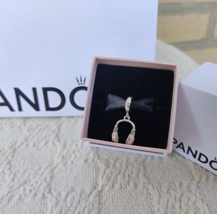 Pandora pink headphones charm online