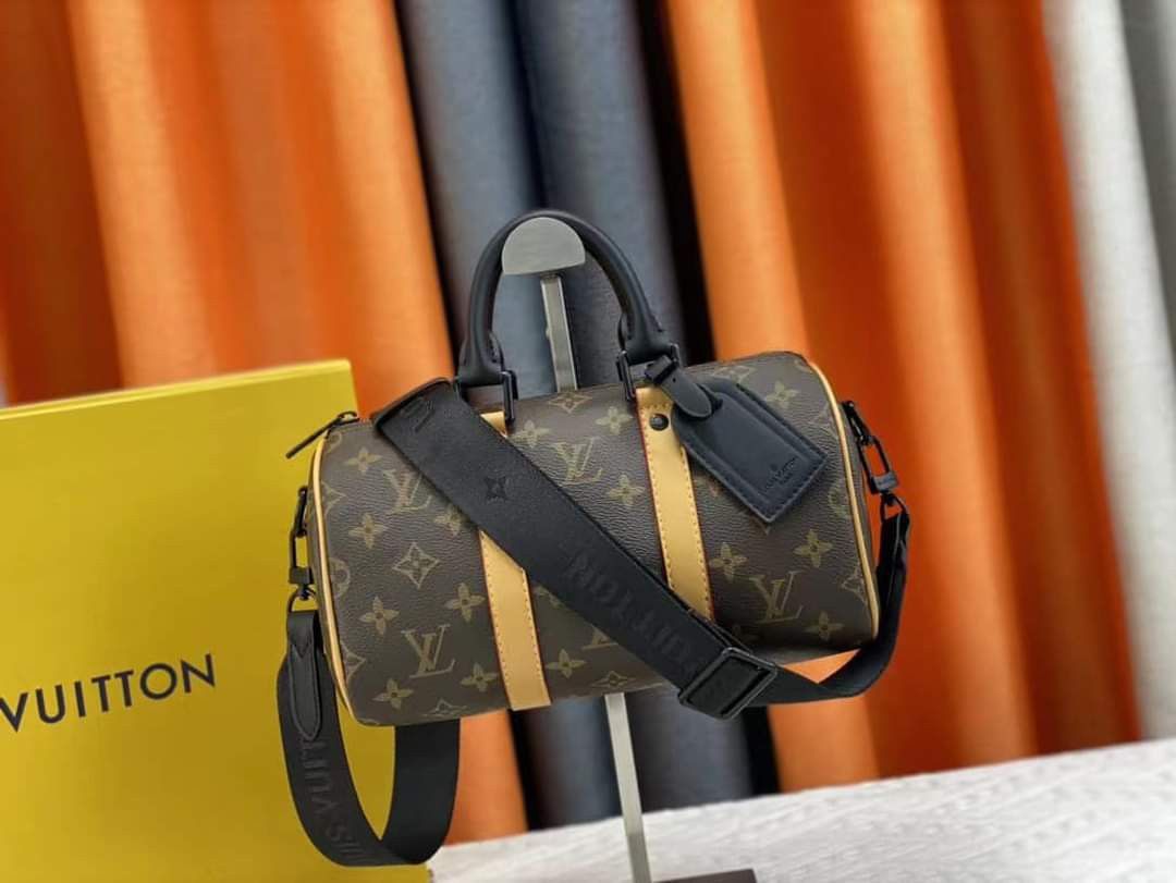 Louis Vuitton Keepall Pouch in Coated Canvas with Black-toneLouis