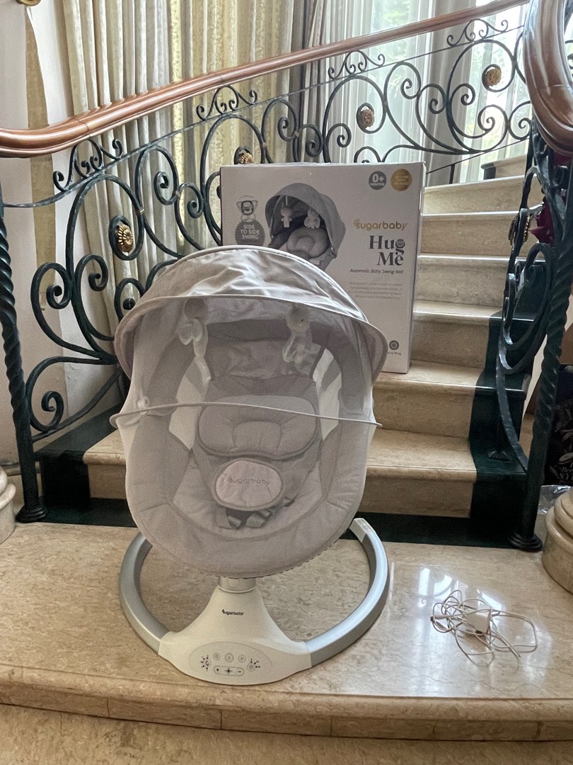 Preloved sugar baby Hug Me Automatic Baby Swing Bed on Carousell