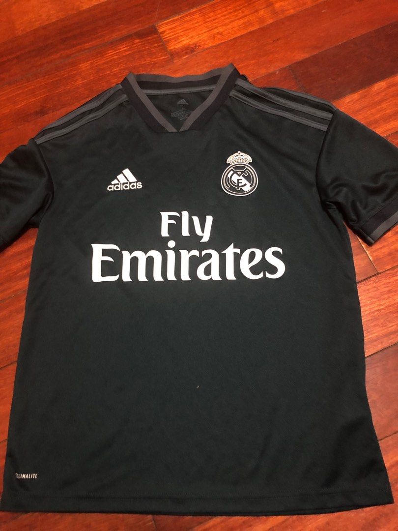 Real Madrid jersey (Category: Boy's Apparel) located in Penshurst. Submitted by leoniemckin (Listing ID 1241330363, Image 1). Description: 13-14year old .