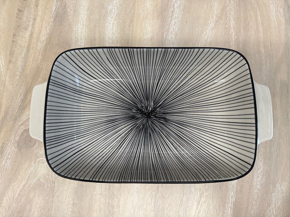 Rectangular plate (Category: Dinnerware & Cutlery) located in Singapore. Submitted by suat (Listing ID 1241268246, Image 1). Description: Measures approximately 32.5cm in length (including handles), 18cm in breadth and 6cm in depth. Selling away as I got no use for it..