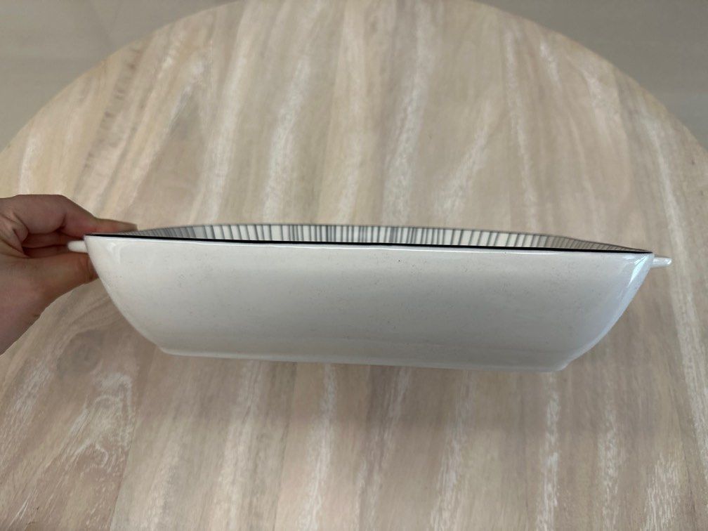 Rectangular plate (Category: Dinnerware & Cutlery) located in Singapore. Submitted by suat (Listing ID 1241268246, Image 2). Description: Measures approximately 32.5cm in length (including handles), 18cm in breadth and 6cm in depth. Selling away as I got no use for it..