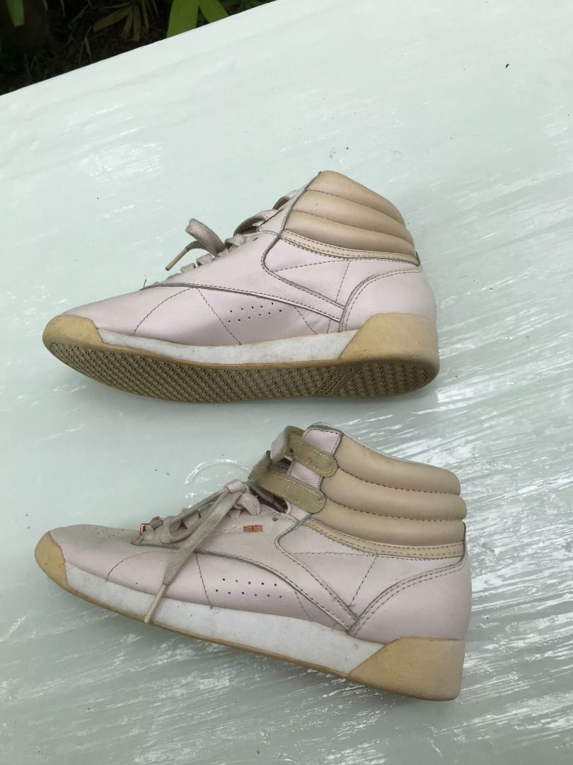 Reebok boots. Size US6 EUR 36. In good condition