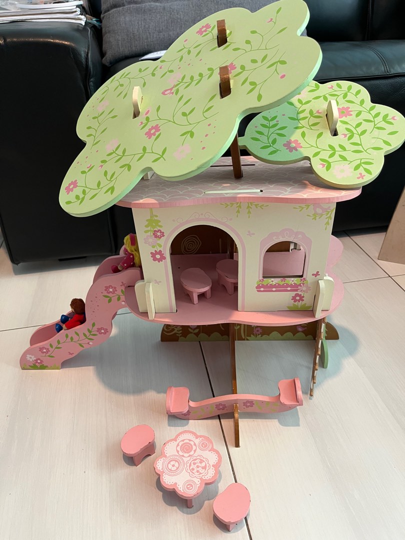 Rosebud shop village treehouse