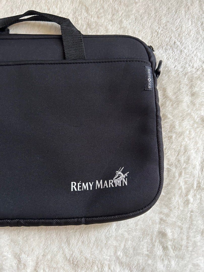 Samsonite Remy Martin laptop bag (Category: Laptop Bags & Sleeves) located in Calamba. Submitted by chwbcca (Listing ID 1241256174, Image 2). Description: -used but in good condition (please manage your expectations) -what you see is what you get -no sling Thank you.
