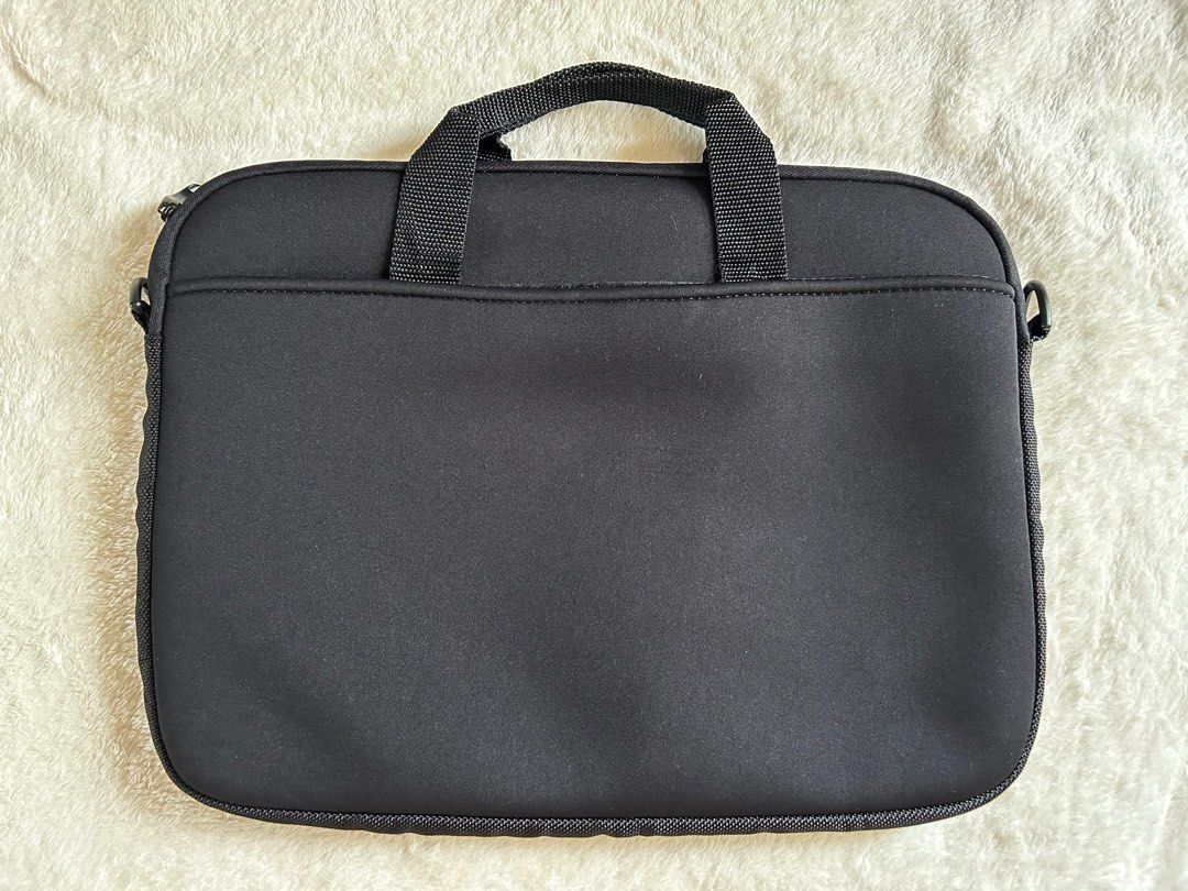 Samsonite Remy Martin laptop bag (Category: Laptop Bags & Sleeves) located in Calamba. Submitted by chwbcca (Listing ID 1241256174, Image 3). Description: -used but in good condition (please manage your expectations) -what you see is what you get -no sling Thank you.