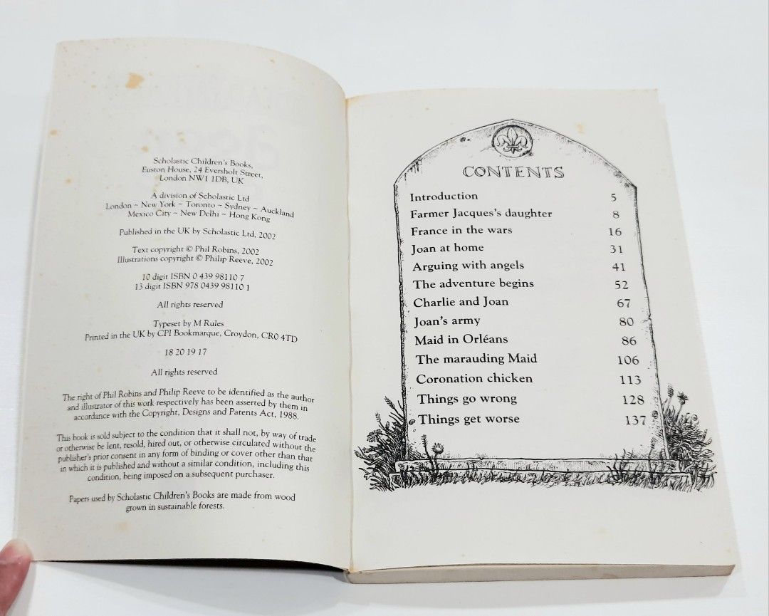 SCHOLASTIC Joan of Arc and Her Marching Orders (UP 8.70), Hobbies