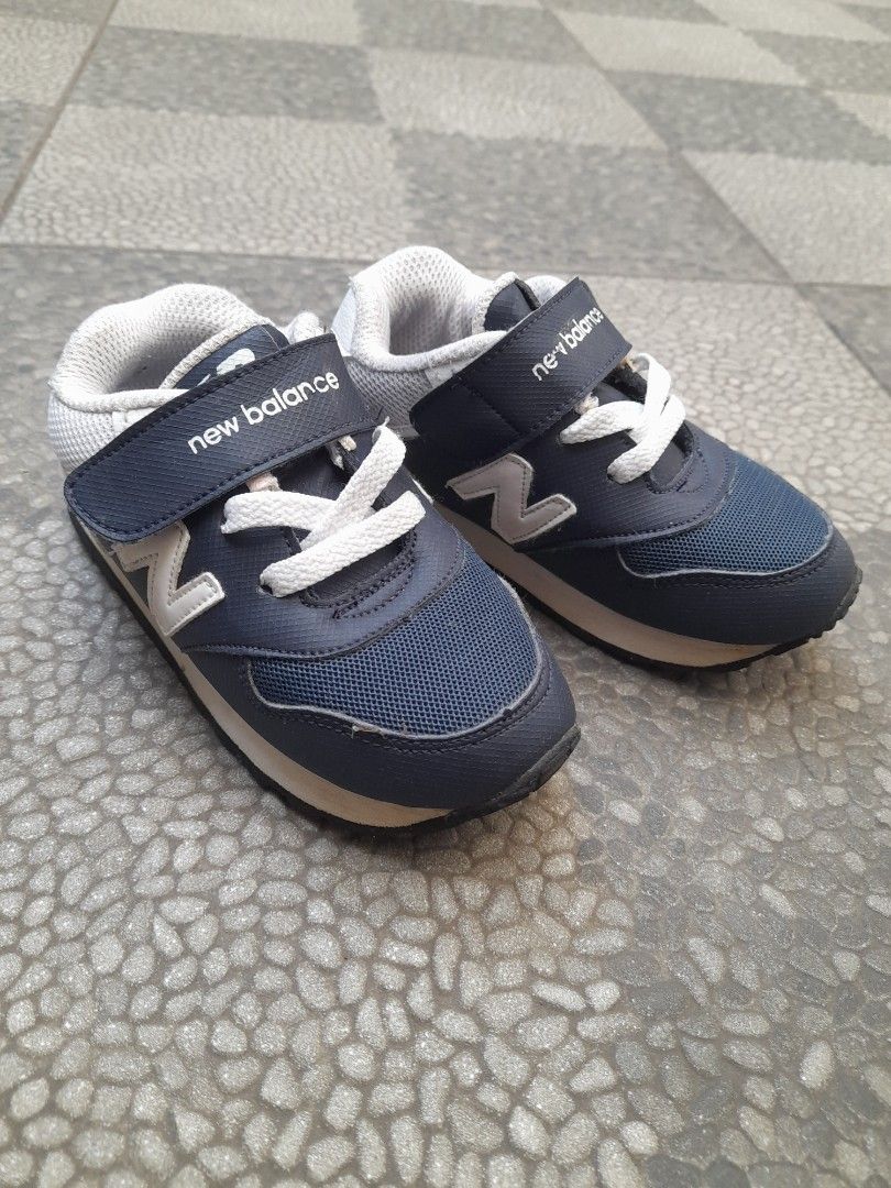 Sepatu top anak sneakers