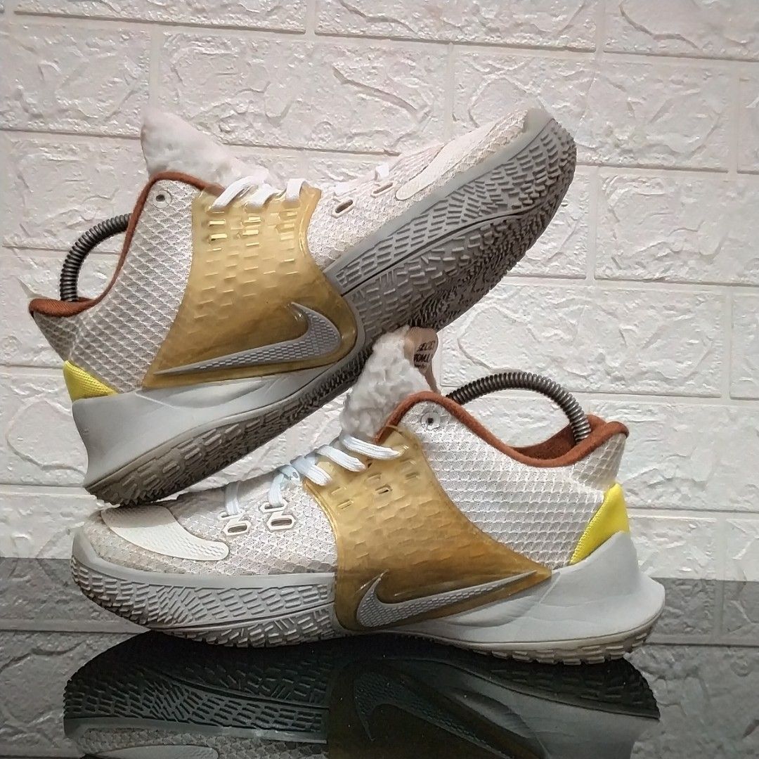 SEPATU NIKE KYRIE X SPONGEBOB SIZE 40 ORIGINAL PRELOVED Fesyen