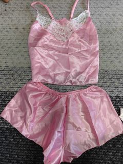 Set satin nighties