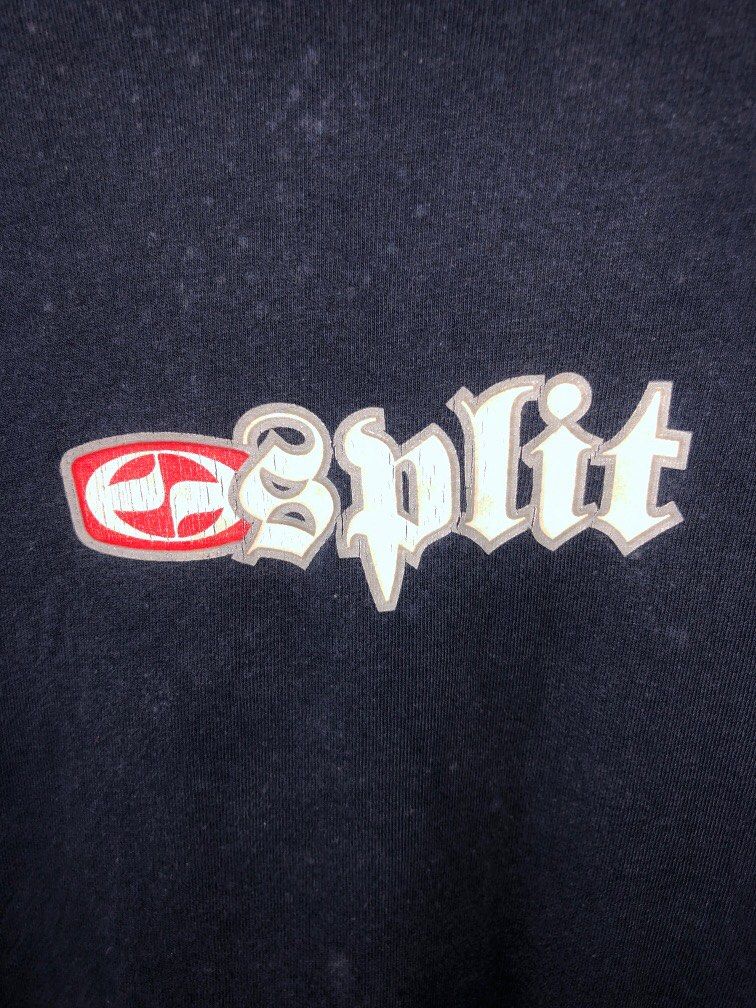 split tee (Category: Tshirts & Polo Shirts) located in Rawang. Submitted by stealharam (Listing ID 1241226055, Image 2). Description: split sk8 tee need to wash width 23/24 length 27/28.
