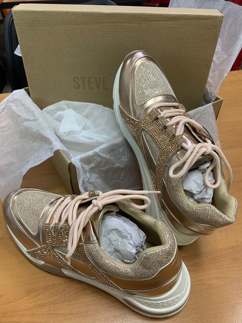 Coin hidden wedge sneaker top