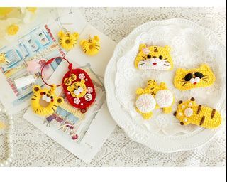 1set 7pcs Ladies' Cute Colorful Alloy Emoji & Letter Keychain, Bag