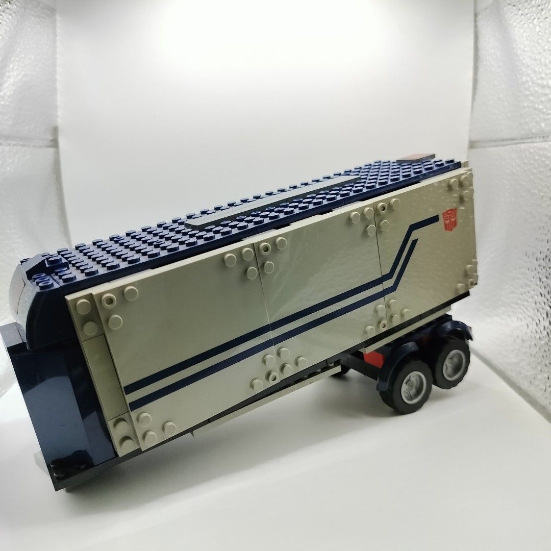 Transformers Kre-O Optimus Prime (Category: Lego & Building Sets) located in Quezon City. Submitted by dvsharks (Listing ID 1241280549, Image 2). Description: Kreo Optimus Prime 542 PC's complete Loose with box box not mint some stickers flaking 1 missing piece-platform/base of one smokestack displayed only built Truck mode only includes 5 figures: Optimus Prime Bluestreak Skywarp 2 Stuntmen and 2 motorcycles Terms Buyer pays first (Gcash or BDO)