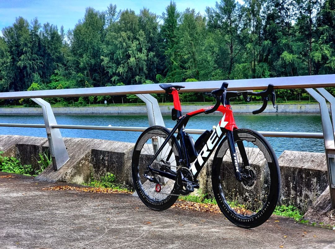 TREK Madone 2021 SLR in Viper Red OCLV 800 Carbon Size 56 Di2 12 Speed Ultegra Mixed Dura Ace