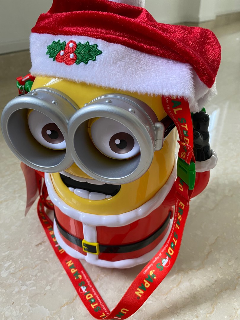 USJ minion Xmas popcorn bucket, Hobbies & Toys, Memorabilia