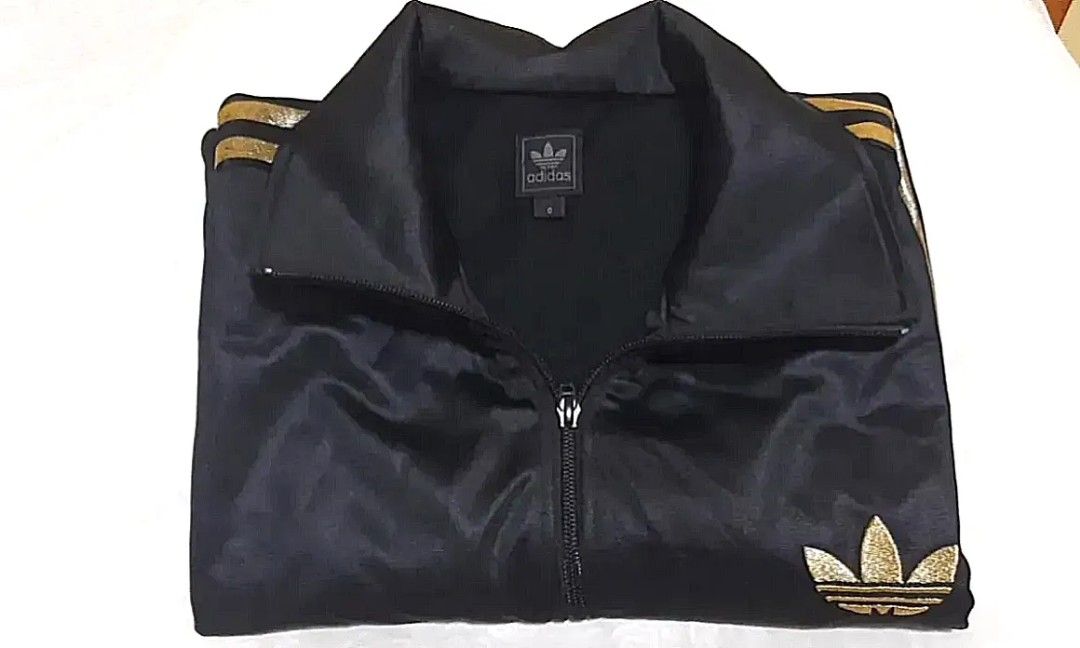 AUTHENTIC ADIDAS JACKET (Category: Coats, Jackets and Outerwear) located in Singapore. Submitted by blubdubdub (Listing ID 1241231925, Image 1). Description: VINTAGE ADIDAS JACKET SALE: - UP: $99 - Lightly used, still in good condition - Size L - Has a cool adidas logo zipper, cool colour combination contrast as well -delivery available for $3.