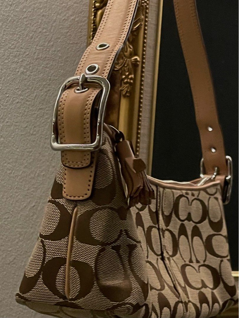 Coach cream sale shoulder bag