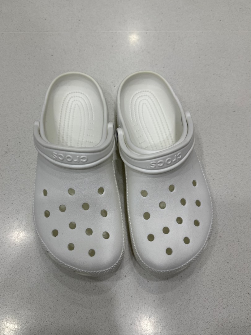 White discount shoes crocs