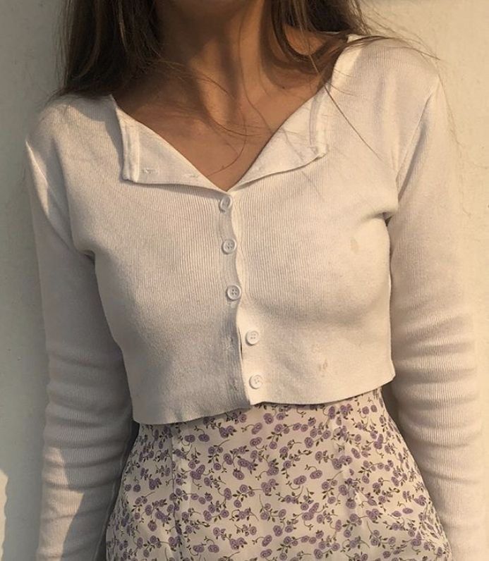 White Longsleeve Cropped Cardigan (Category: Longsleeves) located in Arayat. Submitted by kirishops (Listing ID 1241378917, Image 1). Description: 🌷like new rarely used lang 🌷 rfs: bought brandy melville brand nalang 🌷good investment for basic outfits 🌷fits small- med.
