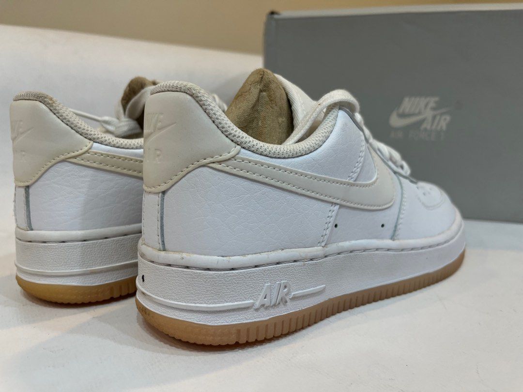 WMNS AIR FORCE 1 '07 ESS, 她的時尚, 鞋, 運動鞋在旋轉拍賣