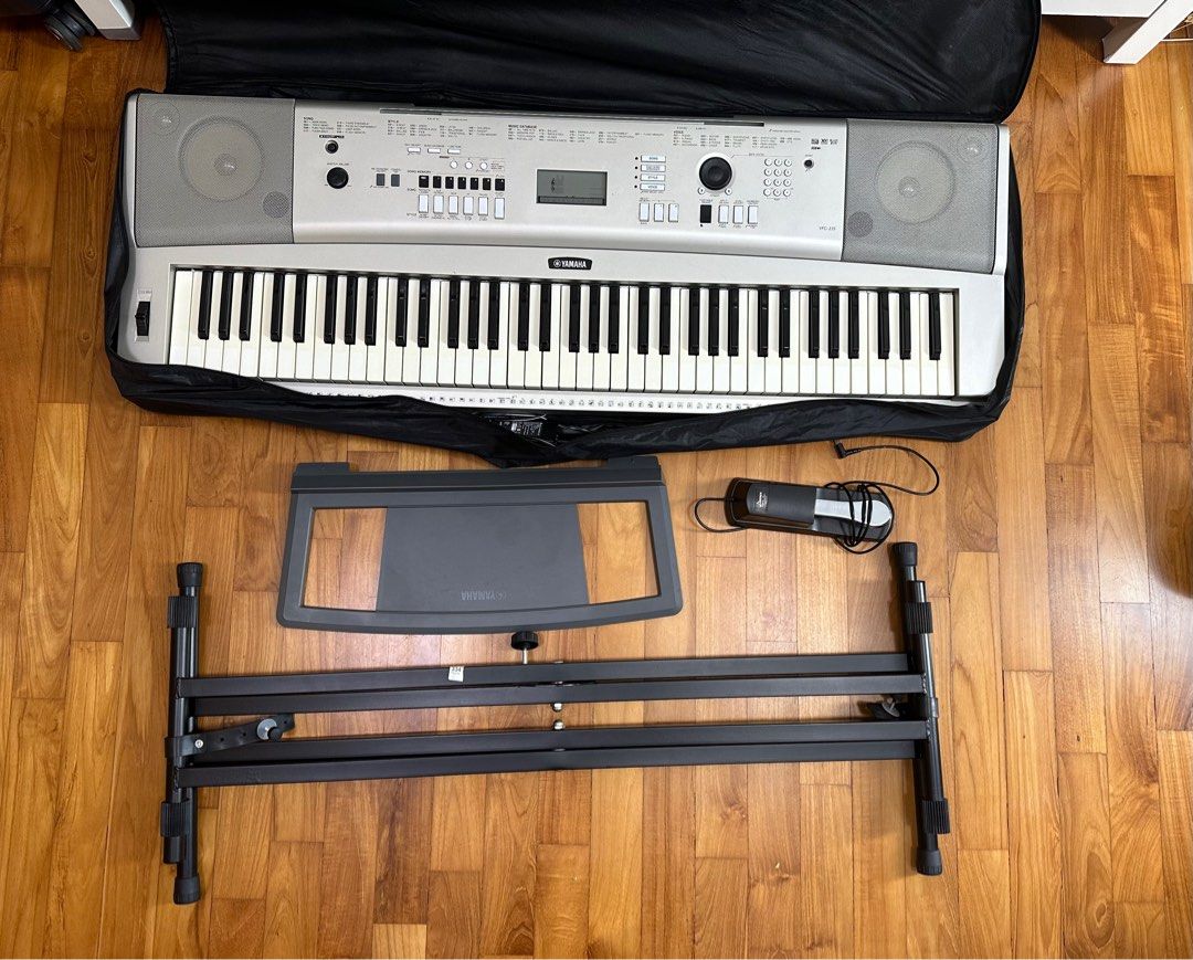 Yamaha 235 Piano Keyboard with stand pedal cover