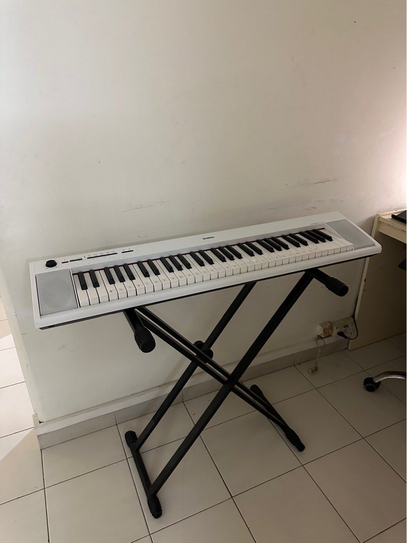 Yamaha Piano + Stand, Hobbies & Toys, Music & Media, Musical