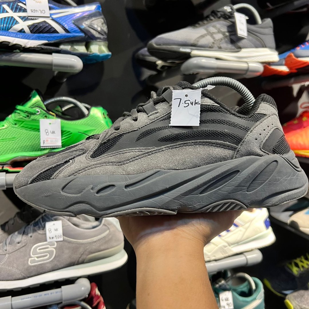 Yeezy 700 7.5uk
