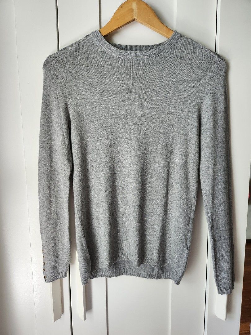 Zara Knit Top with Button Sleeve Detail (Category: Longsleeves) located in Quezon City. Submitted by six_half (Listing ID 1241246241, Image 1). Description: Viscose blend Runs small Fits xs-small frames best Flaws: minor pilling (not noticeable).
