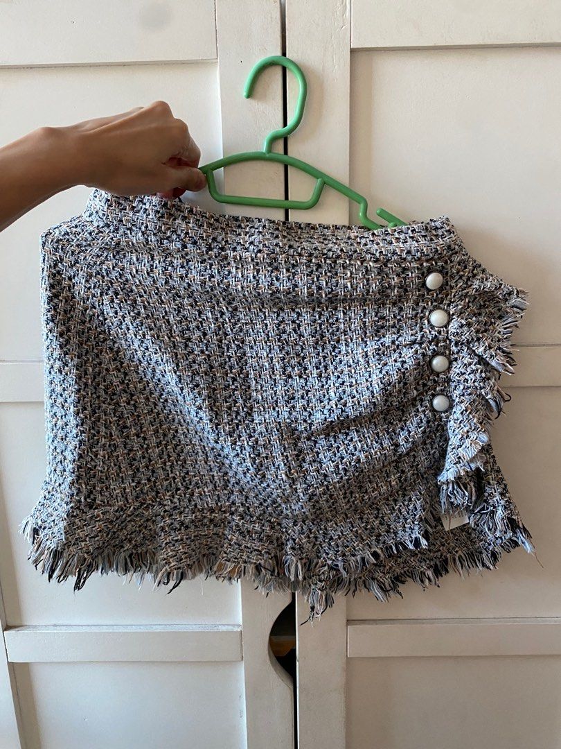 Zara tweed mini skirt, Fesyen Wanita, Pakaian Wanita, Bawahan di Carousell