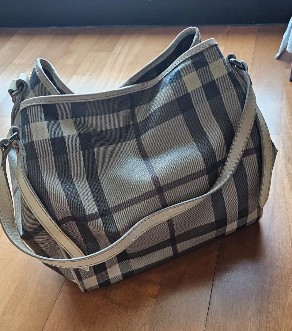 Small burberry hotsell purse