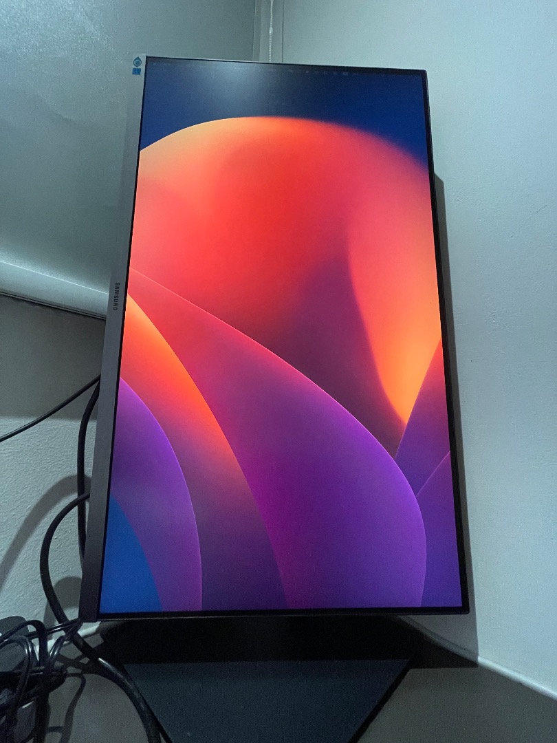 Samsung 27" Professional Monitor with IPS panel and borderless design